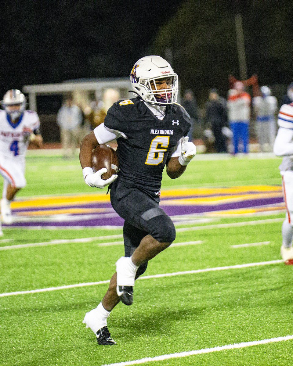 ash_trojanFB's tweet photo. JT Lindsey breaks through for the touchdown! 💪🔥
Alexandria - 24
John Curtis - 6
#RoadToTheDome | #TrojandomiNATION https://t.co/Wk2EVYk98Z