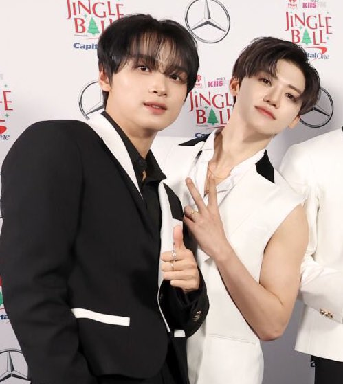 까우 lll tweet media