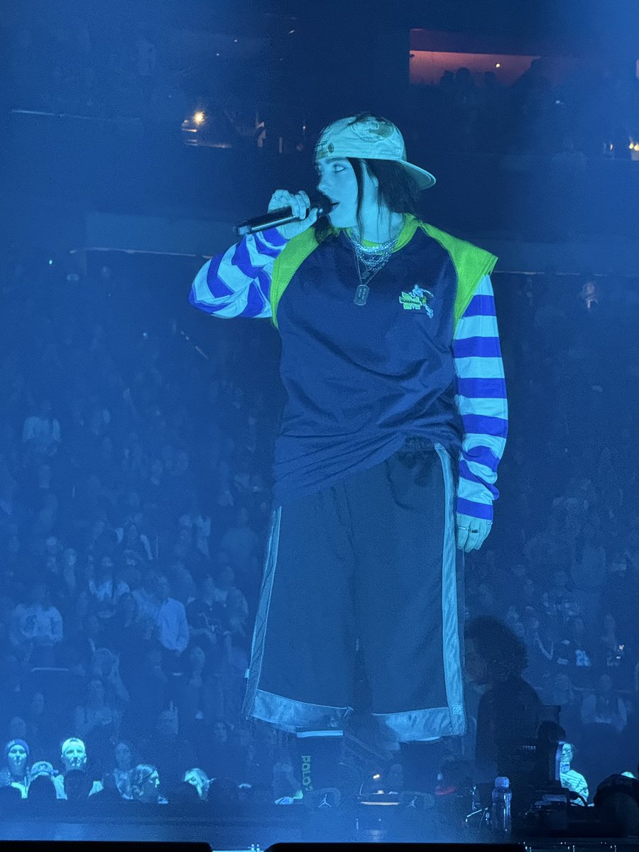 ItsJustHaru_'s tweet photo. Went and saw Billie Eilish last night, her concert was absolutely amazing. I’ve peaked. Her merch is 10/10, no notes. https://t.co/rR0UiRGYId