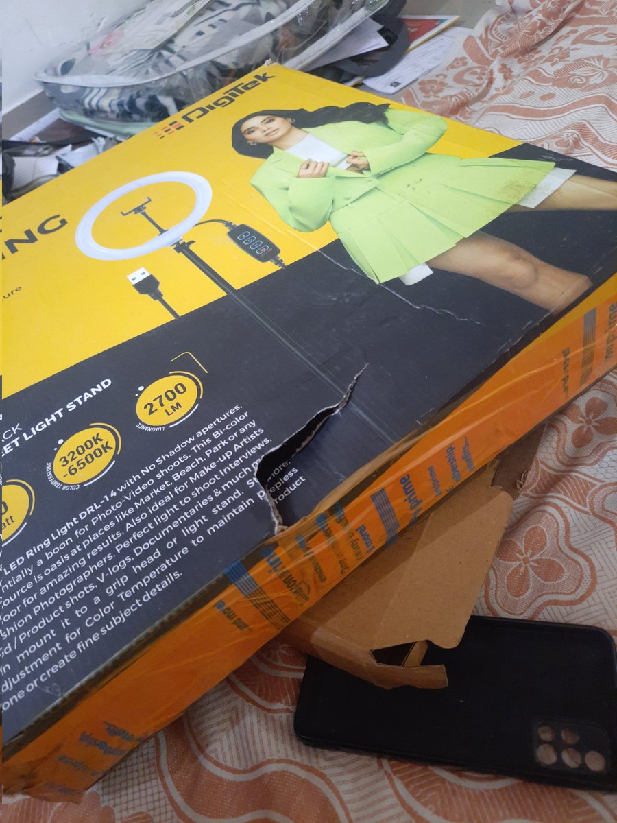 sptechlab's tweet photo. Received my DIGITEK (DRL-14c) 14" LED Ring Light from @amazonIN on Dec 6,but the ring light's base and tripod were damaged, along with the box also one part is missing from the packaging.I reached out to @AmazonHelp for support but they waited me till 10 Dec https://t.co/dHIPlwTsq1