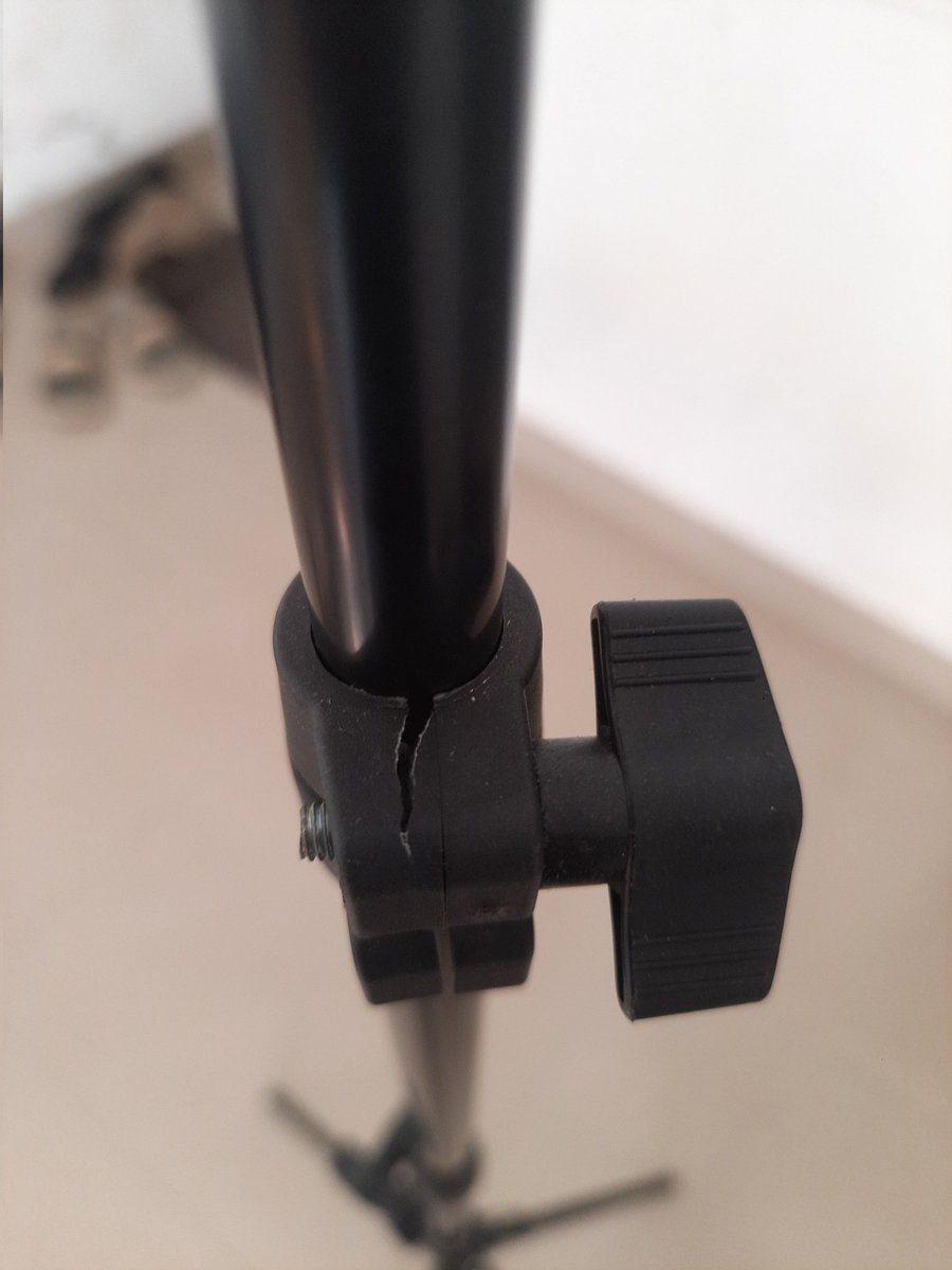 sptechlab's tweet photo. Received my DIGITEK (DRL-14c) 14" LED Ring Light from @amazonIN on Dec 6,but the ring light's base and tripod were damaged, along with the box also one part is missing from the packaging.I reached out to @AmazonHelp for support but they waited me till 10 Dec https://t.co/dHIPlwTsq1
