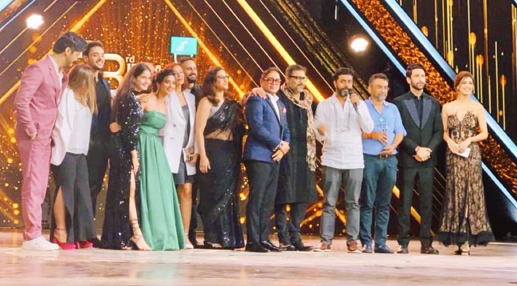 _reginaphalenge's tweet image. 2 yrs to #KathaAnkahee, sry I am bit late. But one of my fav shows. A very complex story presented with elegance &amp;amp; so aesthetically! The entire team worked so well 👏
 Aditi, Adnan &amp;amp; Ravi sir, the trio were so fantastic! So many dialogues &amp;amp; scenes with poetic panache 🌟
#KaViaan