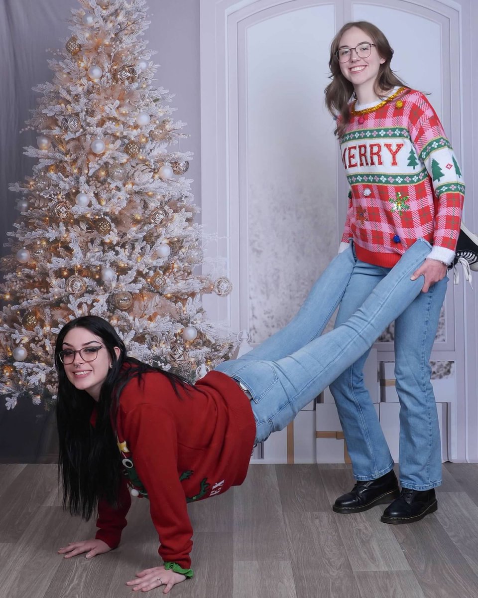 c2cosmeticsxo's tweet photo. awkward sibling shoot https://t.co/xHGQ3sbaLa