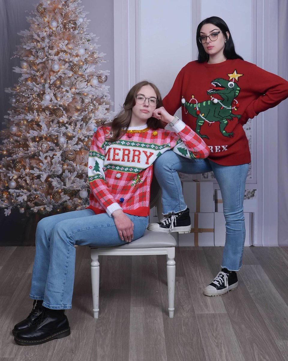 c2cosmeticsxo's tweet photo. awkward sibling shoot https://t.co/xHGQ3sbaLa