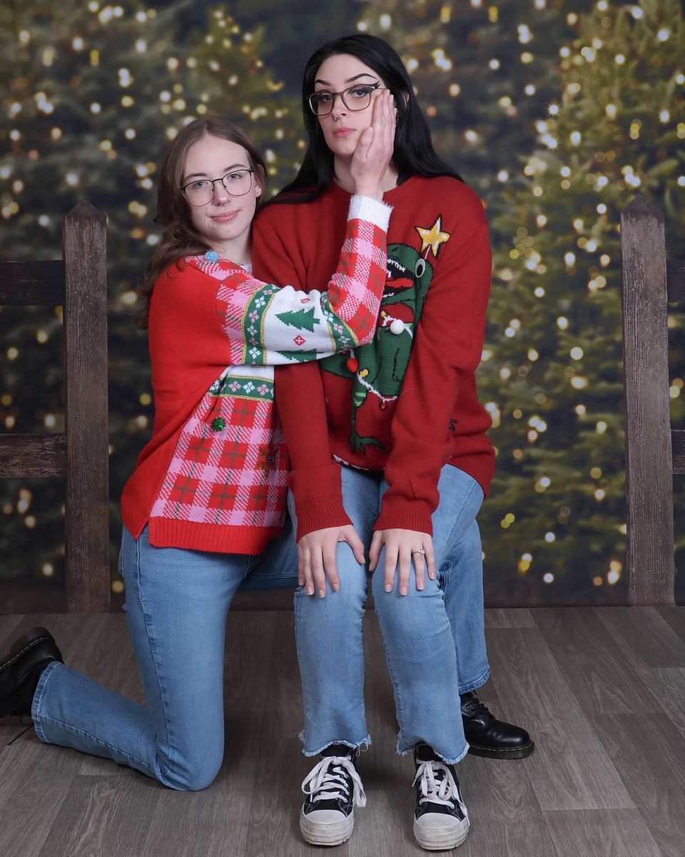 c2cosmeticsxo's tweet photo. awkward sibling shoot https://t.co/xHGQ3sbaLa