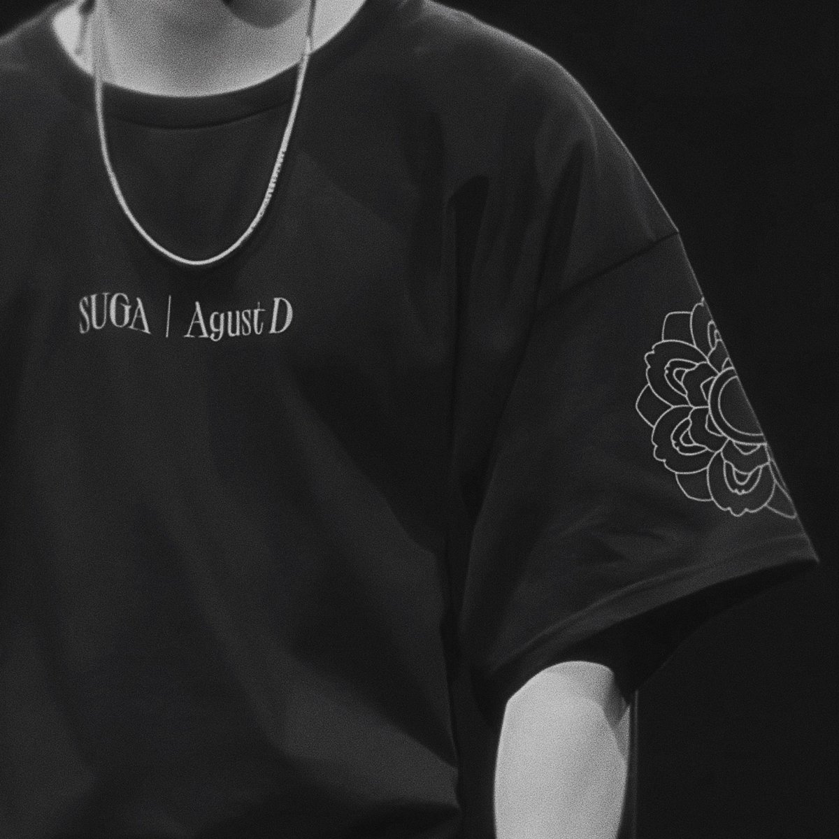 minpdgod's tweet photo. yoongi's beautiful details 🙂‍↕️✨ https://t.co/FmdmwJpsmF