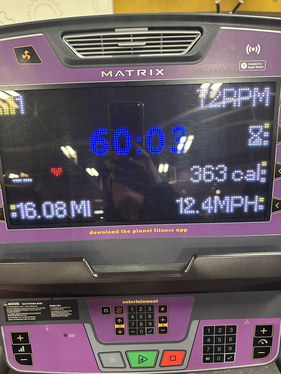 STARDUStDETROIT's tweet photo. Ok, it’s been a minute, but this felt good tonight! I’m hoping it will help me control my Seasonal Affective Disorder, also ironically known as SAD. Looking for the “feel good”chemicals from working out to help combat the SAD that’s sneaking in … 💪🚴🏋️♂️@PlanetFitness
#PFit #SAD #bike #exercise