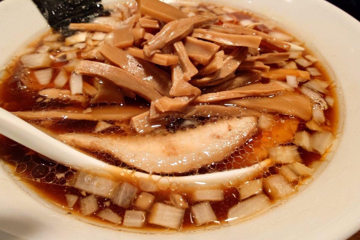 wata2121's tweet photo. 竹岡式ラーメンとチャーシューごはん　メンマ甘めで、しょう油味のラーメンがすすみます https://t.co/JuzeeiSbZd