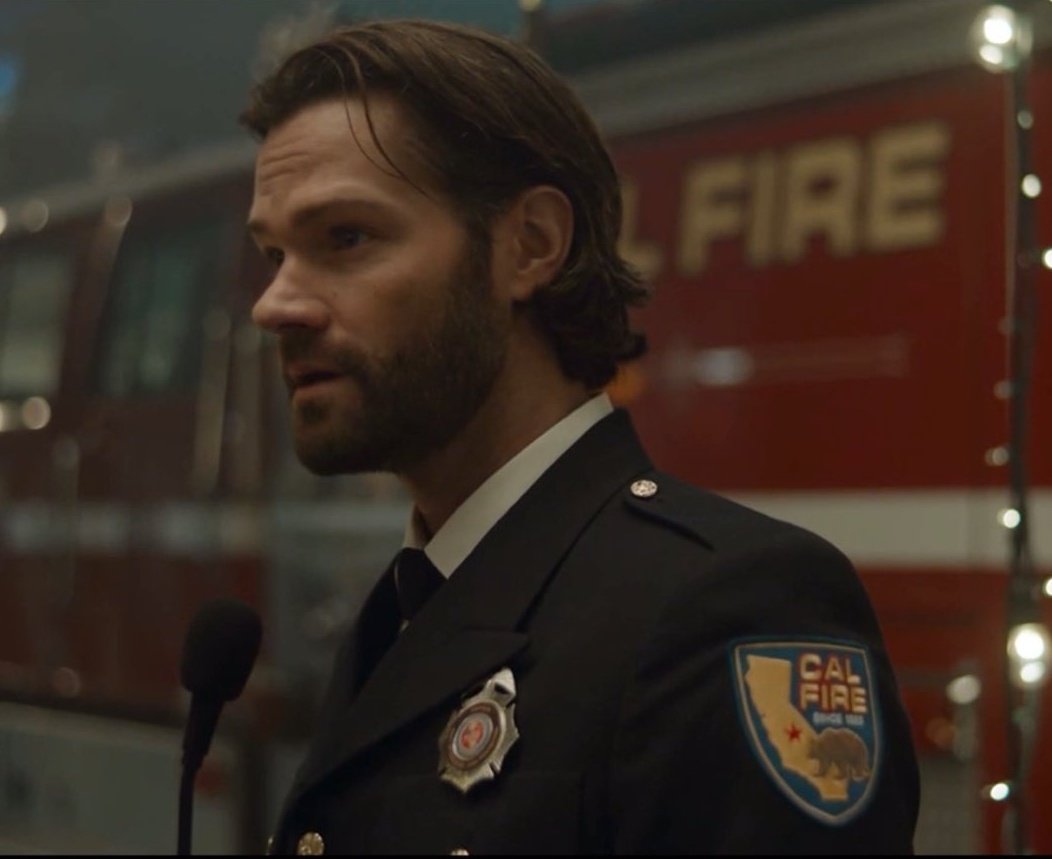 babygirlsism's tweet photo. holy shit captain casey looks so hot in uniform ❤️‍🔥 #firecountry https://t.co/cC8iiB0lvb