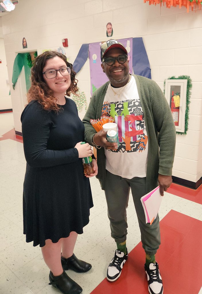 Great to see our <a href="/WMSHCS/">WoodlandMiddle_HCS</a> counselor extraordinaire, <a href="/jeffm1078/">Jeff Miller</a>  sharing his expertise with an intern who has goals of being a school counselor herself. #WolfpackPride <a href="/ErinBundrige/">Er̤̈ï̤n̤̈ Bṳ̈n̤̈d̤̈r̤̈ï̤g̤̈ë̤</a> <a href="/wilkerson_banks/">Michelle Banks Wilkerson</a> <a href="/serveandlead613/">Corey Davidson</a> <a href="/RobynWhiteHCS/">Robyn White, Ed.S</a>