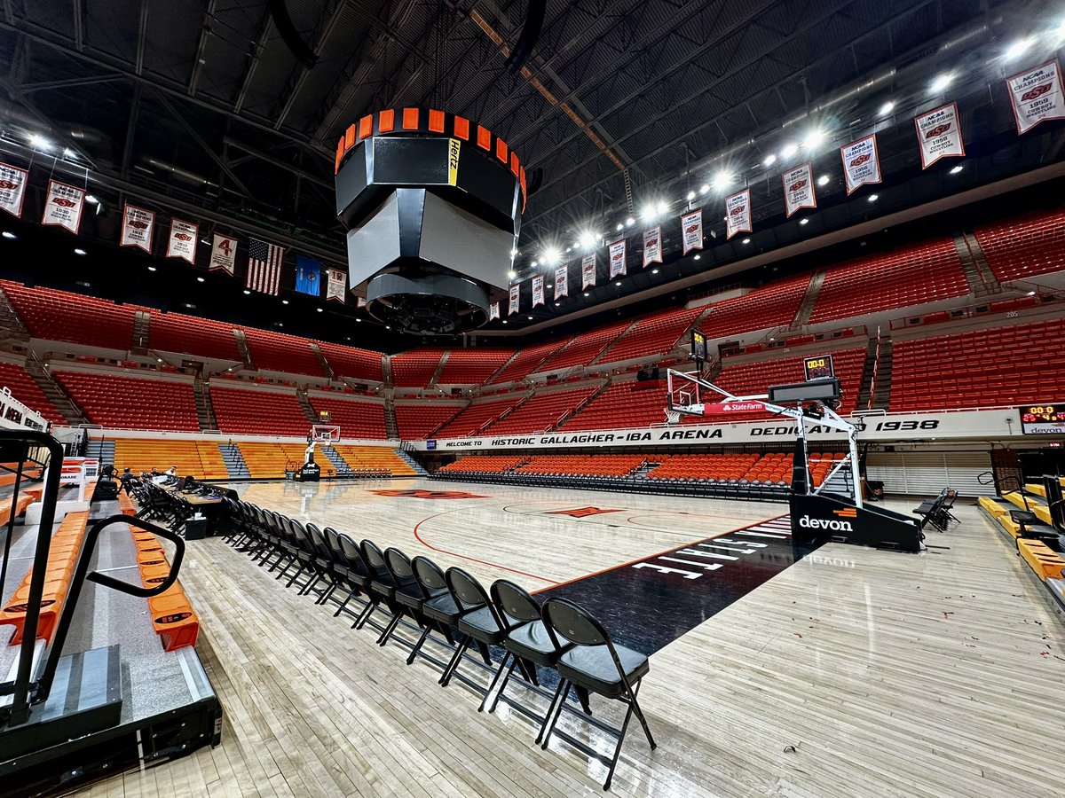 ACrown34's tweet photo. ✌🏼GIA 

Tonight I worked my last event as part of the OSU Creative Team 🦺 

Excited for my next opportunity! https://t.co/eKBSogiElb