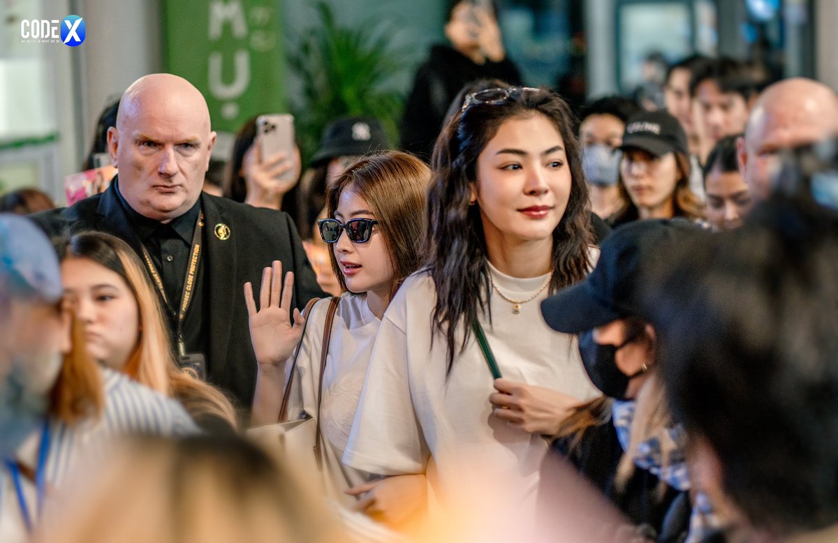 codex__team's tweet image. ការមកដល់របស់ FayeYoko នៅប្រលានយន្តហោះម្សិលមិញ🇰🇭

Tickets are still available for zone VIP-A 

🎫 : ticketmelon.com/codexteam/faye… 

 🗓️ Date: December 7, 2024  
🕒 Time: 3:00 PM  
📍 Venue: Legend by Ize, Chip Mong 271 Mega Mall, 3rd Floor  

#2Us