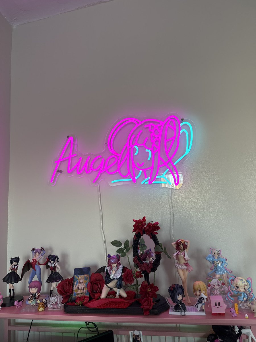 bisquegirl's tweet photo. haven’t posted here in months, I’m still emilia/emi but I was pink and now I’m blonde and in love with marin… I have her piercings!!! 😭  (i 🩷 my industrial) my favorites r bernkastel, alice and obviously ame 
i am not a man despite being a vn fan
I also love fashion n cosplay https://t.co/yC71R3mH5J