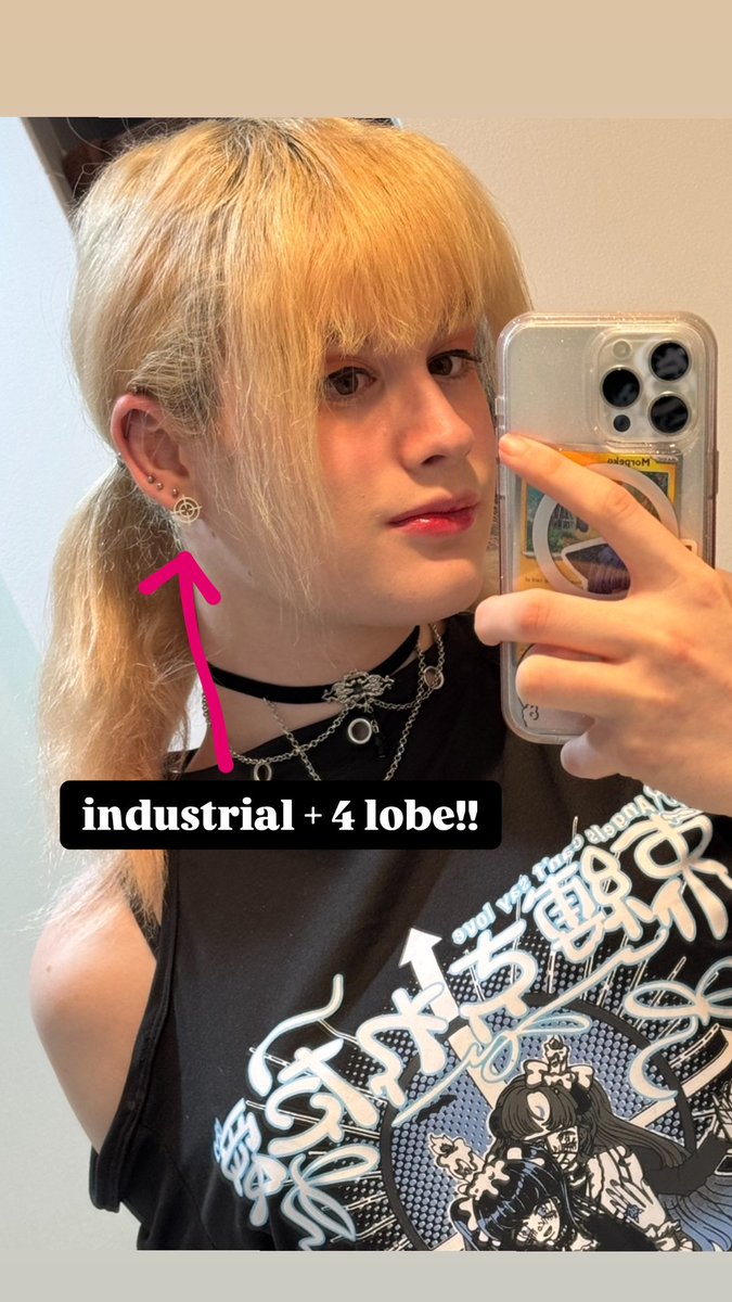 bisquegirl's tweet photo. haven’t posted here in months, I’m still emilia/emi but I was pink and now I’m blonde and in love with marin… I have her piercings!!! 😭  (i 🩷 my industrial) my favorites r bernkastel, alice and obviously ame 
i am not a man despite being a vn fan
I also love fashion n cosplay https://t.co/yC71R3mH5J