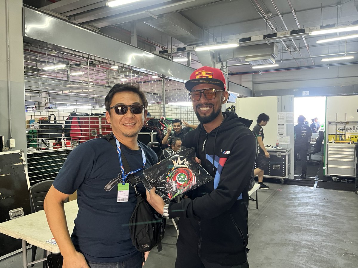 mcdesigns_japan's tweet photo. アズランシャー選手の応援でアジアロード選手権に来ています！

頑張れアズラン！

@asiangp 
#アズランシャーカマルザマン
#TKKR https://t.co/33GnywWctO