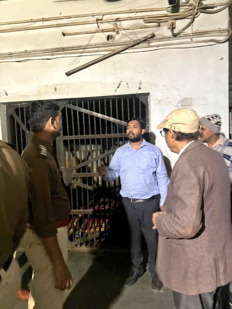 यह मोदी जी का 'अमृतकाल' है, 

जहां बलात्कारियों को रिहा कर सम्मानित किया जाता है और शिक्षकों को गिरफ्तार कर जेल में डाला जाता है।

'नए भारत' में न्याय और नैतिकता की यही परिभाषा है।

#KhanSirPatna #KhanSir