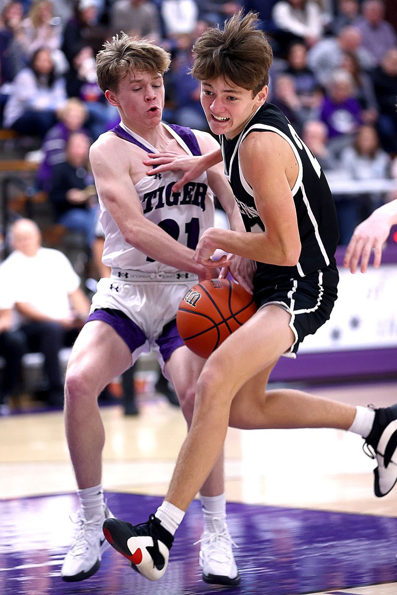 TimBathKT's tweet image. Western defeats Northwestern 51-36. More photos at: kokomotribune.com/sports/basketb…