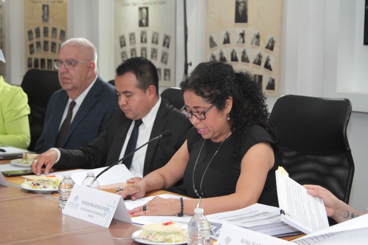 #MujeresTalentosas Este viernes cerramos la semana con comparecencias. Estuvieron las titulares de <a href="/SaludGobPue/">Secretaría de Salud</a>, <a href="/AmbienteGobPue/">Secretaría de Medio Ambiente</a>, <a href="/Bienestar_Pue/">Secretaría de Bienestar</a> y <a href="/SDRGobPue/">Secretaría de Agricultura y Desarrollo Rural</a>, <a href="/aracelisoriac/">Araceli Soria Córdoba</a>, <a href="/NormSandoval13/">NORMA SANDOVAL GOMEZ</a>, <a href="/Elsa_RuizBz/">Elsa Ruíz Betanzos</a> y Morayma Rubí Joven, respectivamente.
Acudieron a informar de los avances