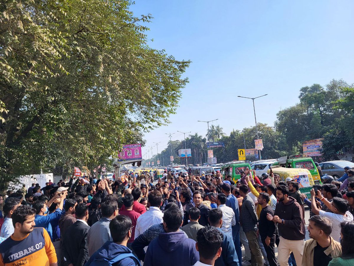 prajaptiinder's tweet image. 📍पटना, नौकरियां बंट रही हैं?

प्रयागराज के बाद पटना मे पिटते छात्र

#one_shift_one_paper #One_Shift_One_Paper #no_normalization_in_bpsc