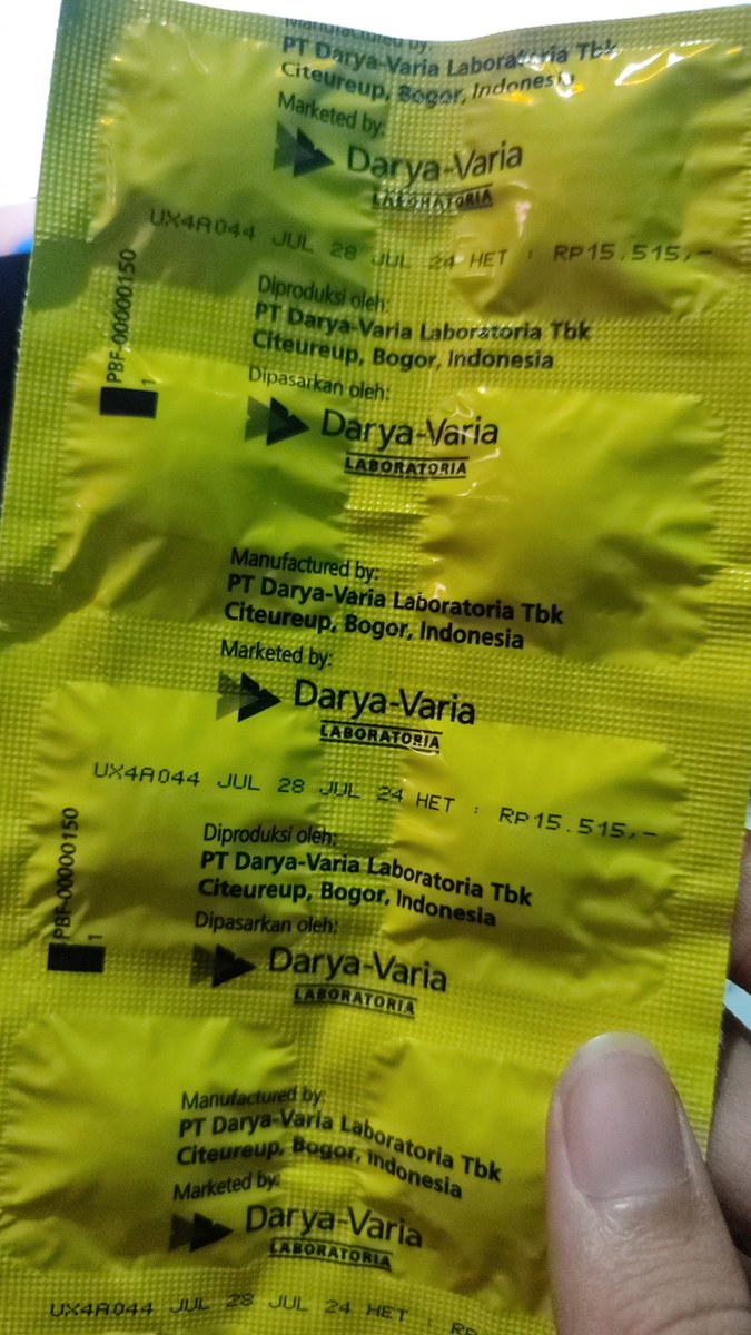 zariraande's tweet photo. Ngakak harusnya teliti ya
jadi aku lagi agak radang ye kan, kemudian memutuskan untuk beli obat atas rekom teman,  malam² beli ke apotek dimana apoteknya udah mau tutup dan mbak²nya keburu mau pulang. https://t.co/e6fqYMjJ4w
