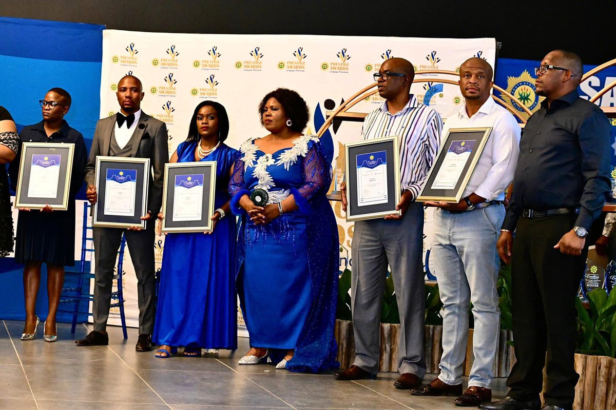 PhophiRamathuba's tweet photo. We also joined men and women in blue to celebrate their excellence, when they do well, we sleep peacefully knowing our province is safe. Let this be a healthy competition, fighting our common enemy, crime. Congratulations!!! and well done @SAPoliceService Limpopo 🔥🥰🙏👌❤️ https://t.co/EoOezDZMhO