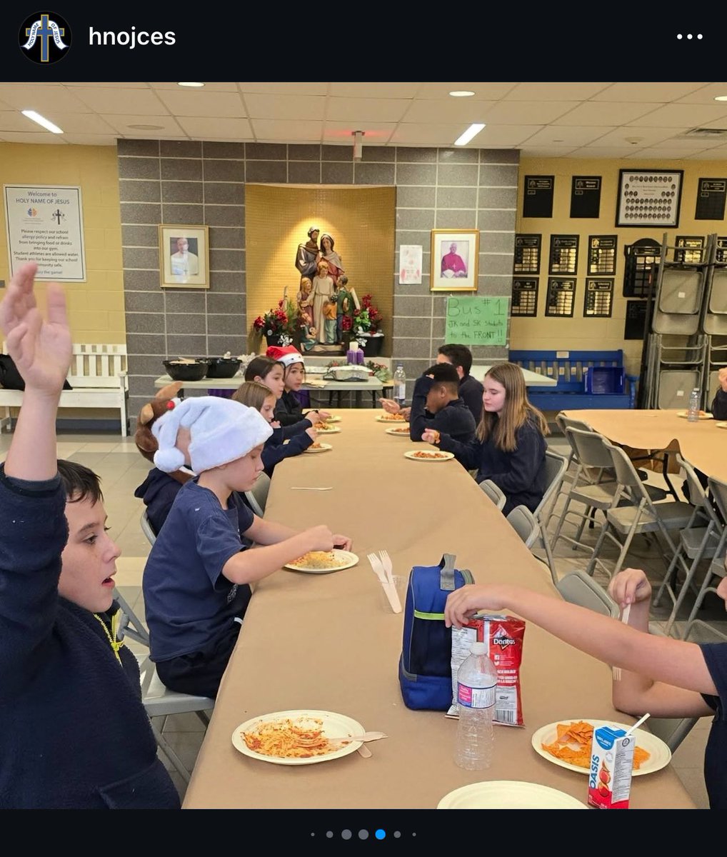 HamiltonNMNews's tweet image. The @cityofhamilton @HamiltonFireDep why are they still breaking the firecode? They can not have a school wide lunch in the hallways like this! Please enforce the rules! #firecode #rulebreakers #fire #Teachers #education #ontpoli #hampoli