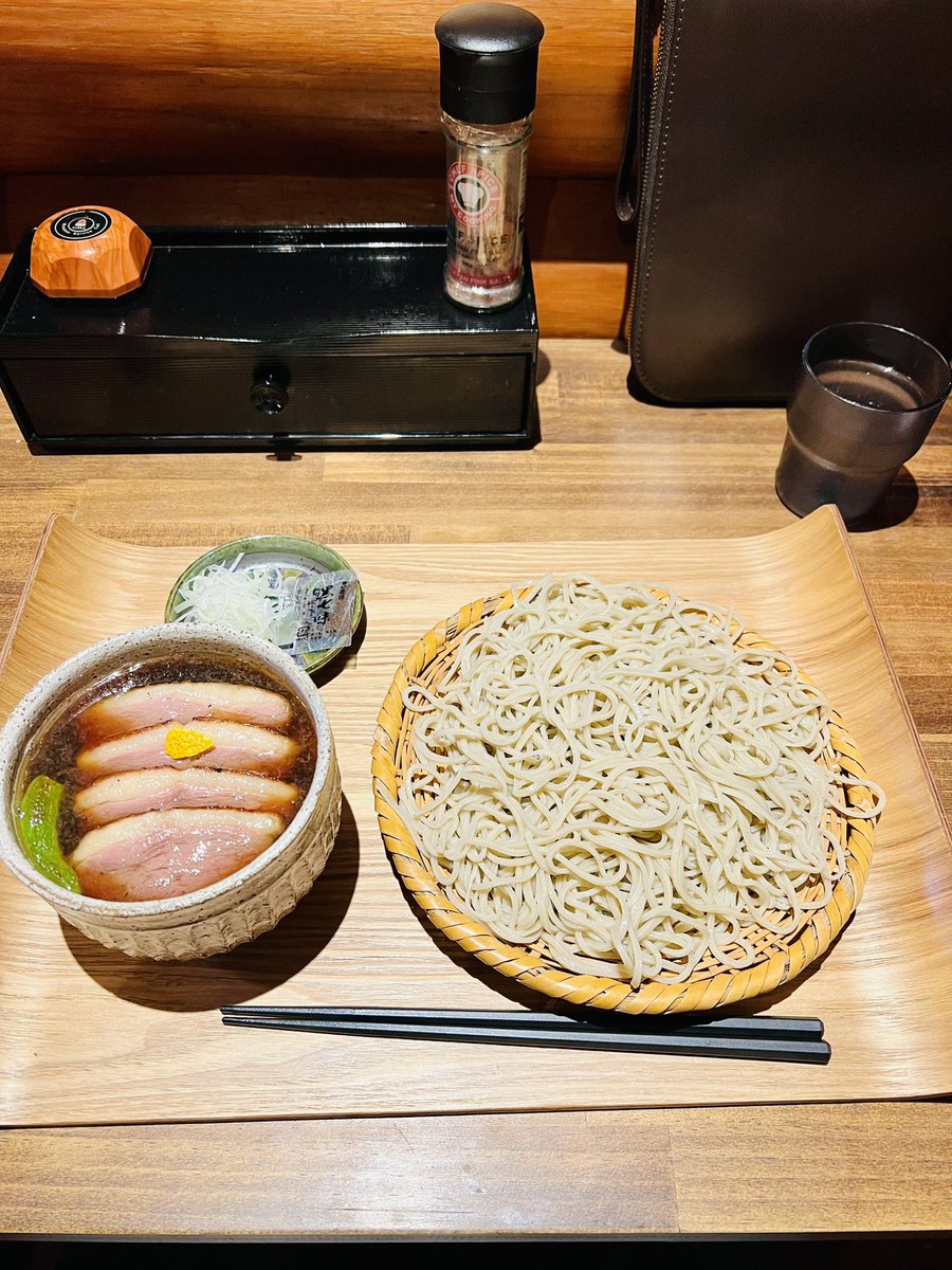 YOU_8_3334's tweet photo. SOBA ABIRU
鴨せいろ
舞茸の天麩羅
鴨の赤ワイン煮
#SOBAABIRU #ABIRU #千葉 #君津
#鴨 #蕎麦 #天ぷら #てんぷら #レモン #黒七味 #ネギ #薬味 https://t.co/0Si3bzY49m