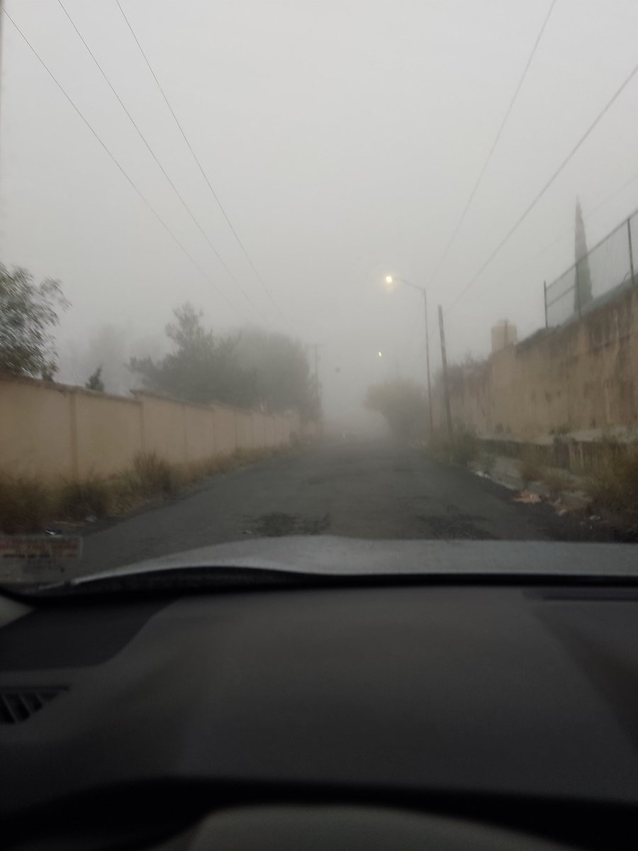 ozdile's tweet photo. @CICsal  calle principal de la colonia valle dorado y la calle que lleva a la col lomas verdes aun costado del parque solidaridad, llenas de baches habría q ver ya una repavimentación, porque estar "bacheando" pasa un mes o dos y vuelven a salir https://t.co/TFHrGbkdNL