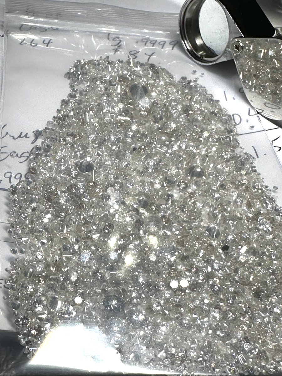 USAPawnBoss's tweet image. To all my followers I want to gift you two US silver eagles. I deal in much more than precious metals. Closest guess to the carat weight of this diamond melee wins. Contest ends 12-7-24 at 9:55 central time.