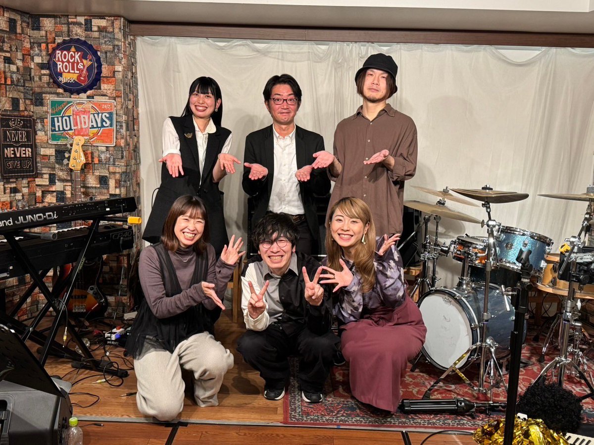 1週間あっという間…先週ー！
早川峻企画『誕誕誕』🎂
ほんっっとうに、最高空間すぎた…🥰
こんなにたのしく豊かなライブなかなかないなーって、歌うこともバンドすることも、お客さんとコミュニケーションすることも全てが豊かだった!!
このメンバーでライブできて幸せだぁ
ありがとうございました!