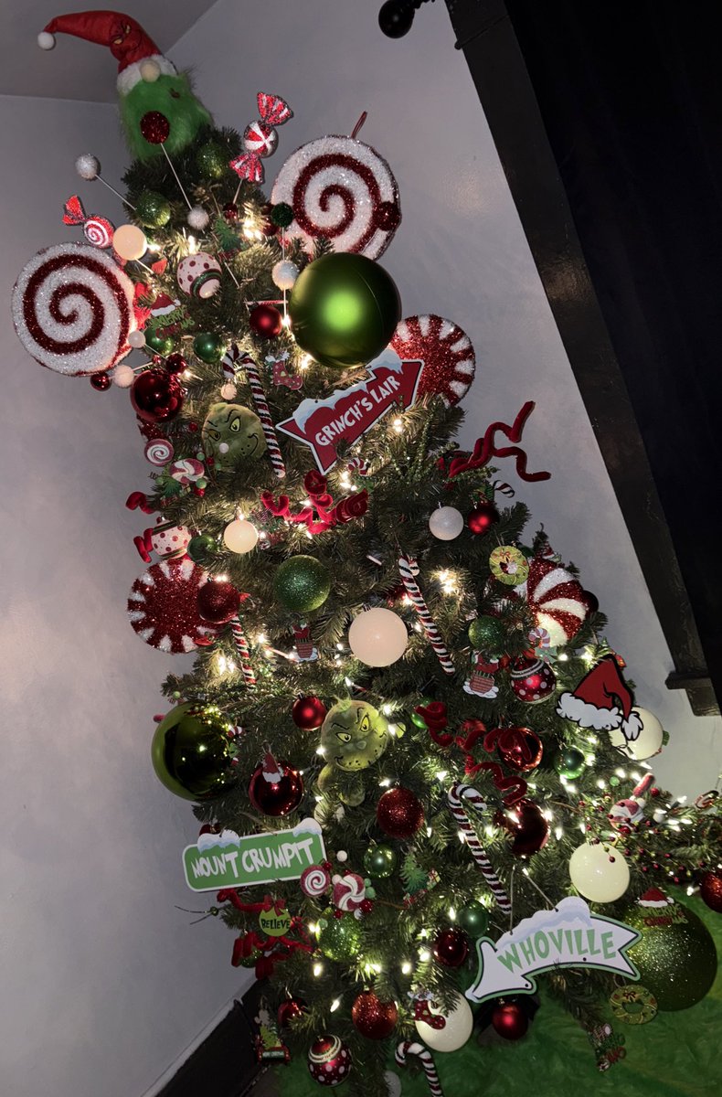 How I do on my grinch tree cousins ?🎄❤️