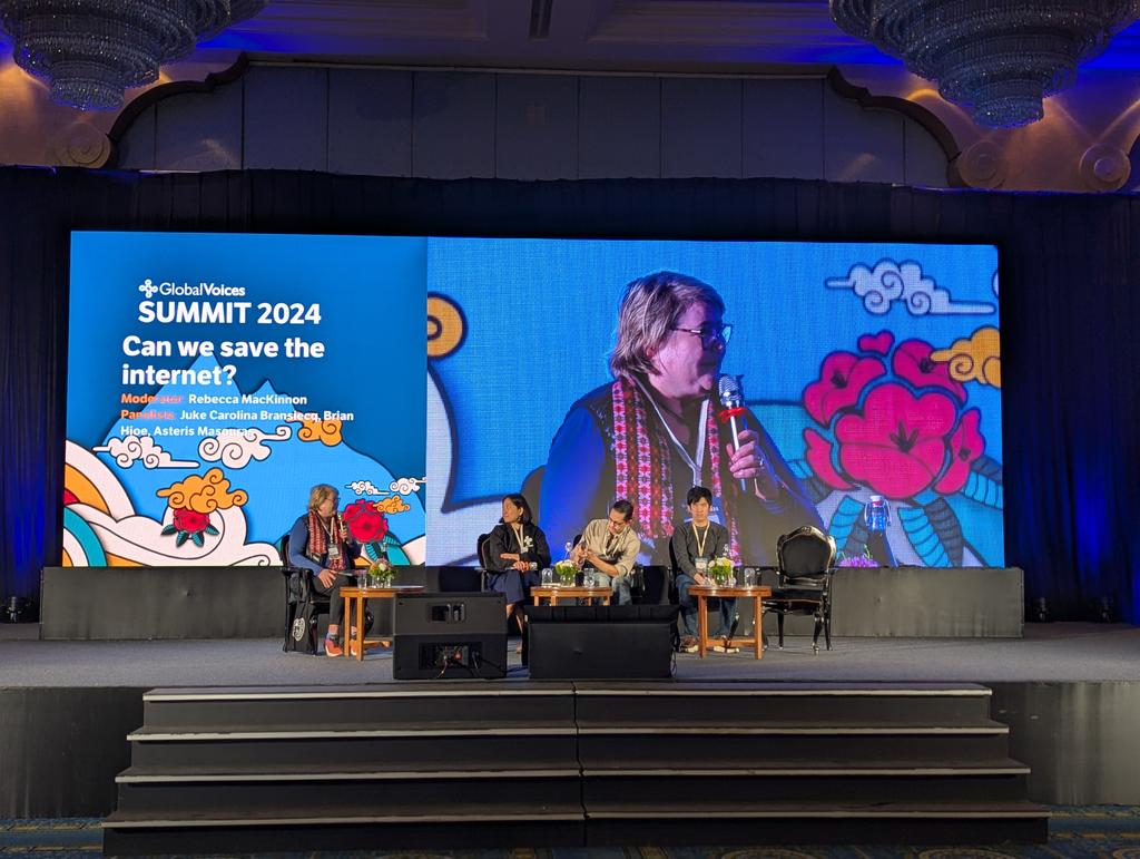 rezwan's tweet photo. Global Voices Kathmandu Summit 2024 - Day 2

Current Panel: Can we save the internet?

Moderator: Rebecca MacKinnon 

Panelists: Juke Carolina Bransiecq (@tsarolina), @brianhioe, @asteris Masouras

#GVSummit2024 https://t.co/snwEOWVuX5