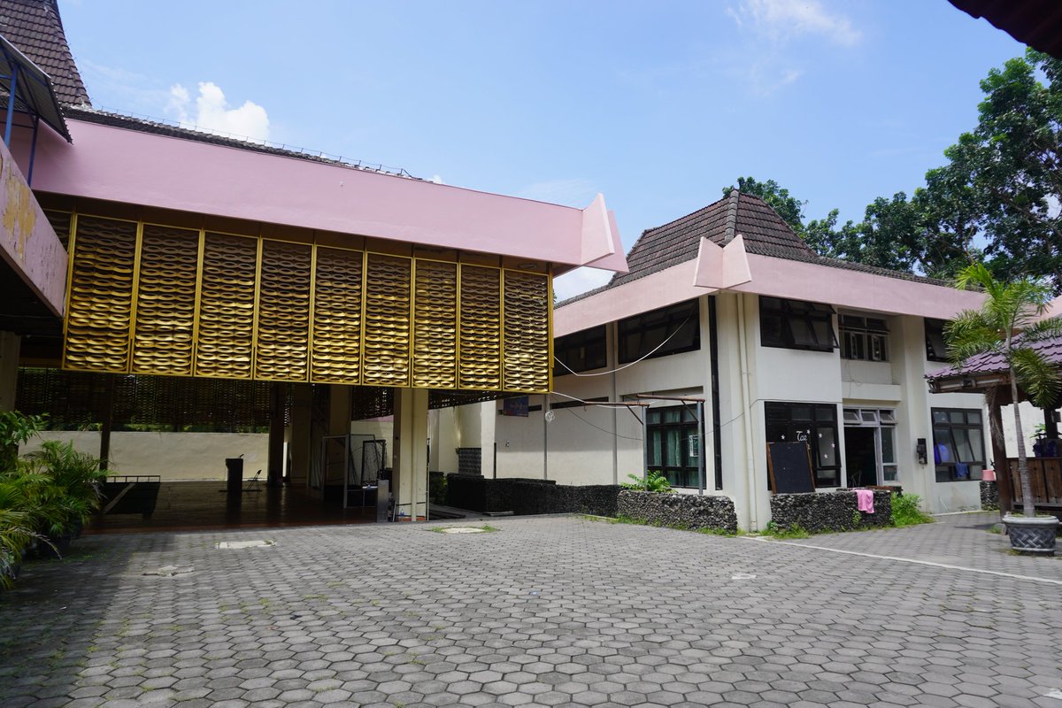 kembaran_apis's tweet photo. Apakah bangunan bersejarah ini yg dulunya 24/7 aktif dengan kegiatan mahasiswa akan mulai dilupakan? https://t.co/AR8QvFZVnh