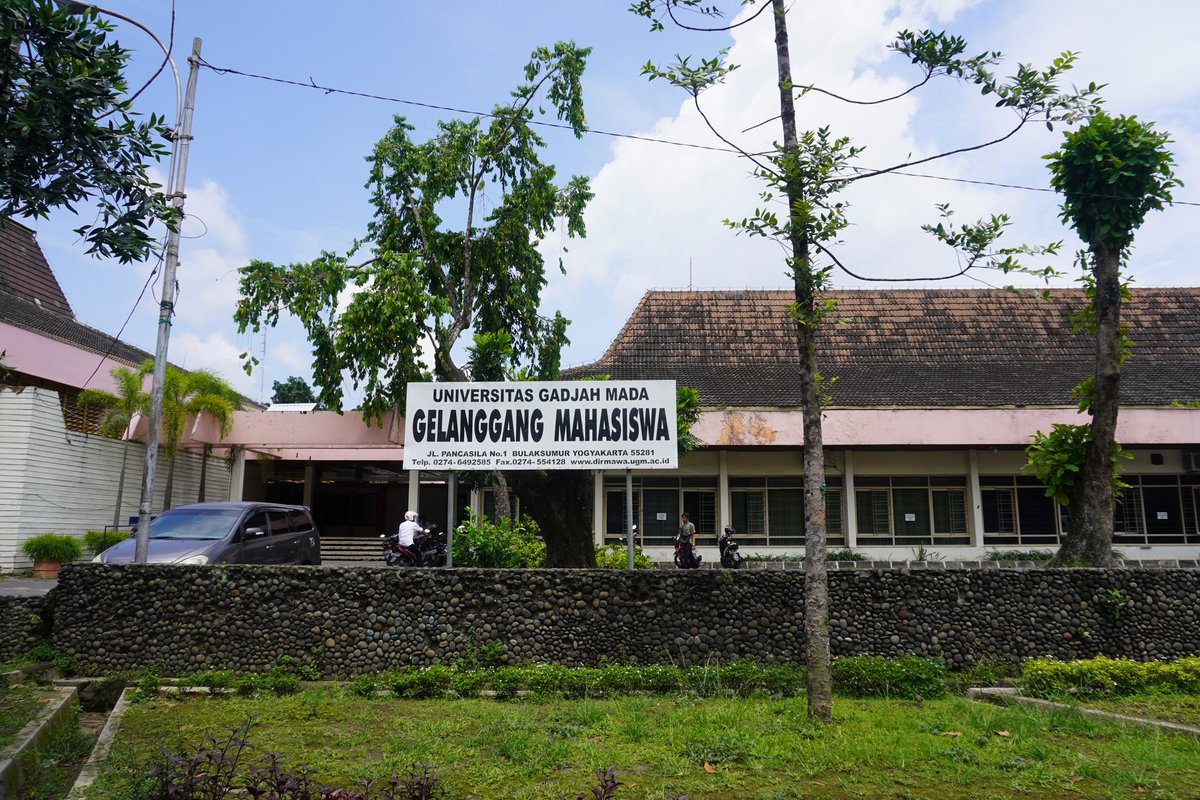 kembaran_apis's tweet photo. Apakah bangunan bersejarah ini yg dulunya 24/7 aktif dengan kegiatan mahasiswa akan mulai dilupakan? https://t.co/AR8QvFZVnh