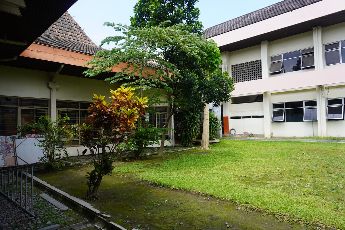 kembaran_apis's tweet photo. Apakah bangunan bersejarah ini yg dulunya 24/7 aktif dengan kegiatan mahasiswa akan mulai dilupakan? https://t.co/AR8QvFZVnh