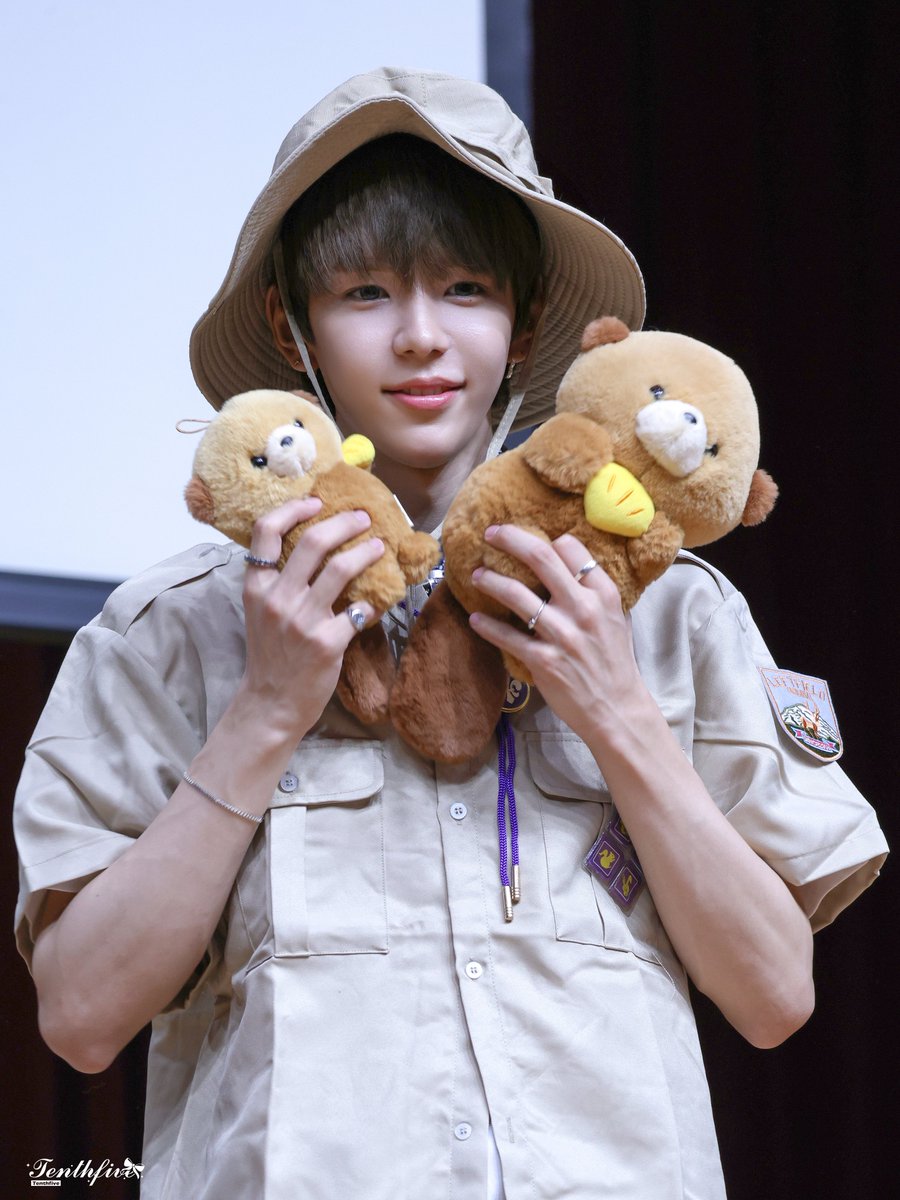 241005 AM Fansign Event

🦦😏🦦

#SHOTARO #쇼타로 
#RIIZE #라이즈