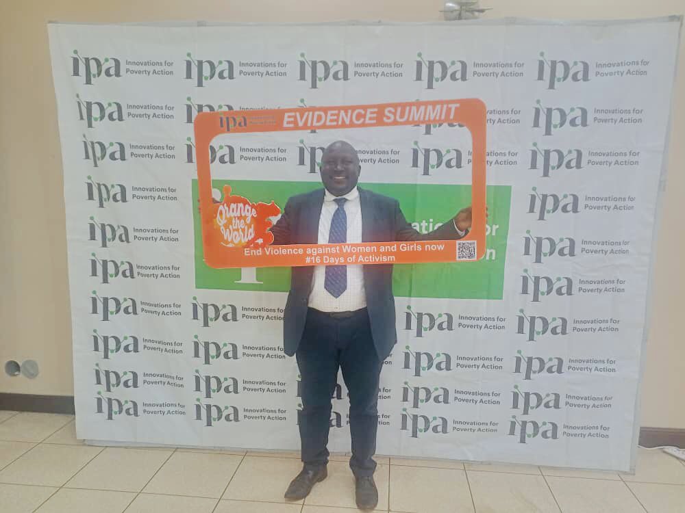 richobedie's tweet photo. @meaca_ug @UNmigration @IOM_EHSA @IEP @fes_ampc @UgandaMFA @PopulaceThe @RebeccaKadagaUG @salvationarmy @AUC_PAPS @CHR_HumanRights @Sihanet @GPPAC @poverty_action @IGADPeace @KerKwaroAcoli @BusogaOfficial @Bunyoro_Kitara @BugandaOfficial @AlurKingdom @UNESCO Media Christian Community Uganda (MCCU) child presenting poem on Gender-Based Violence (GBV),a vice predominant in the Region
With 16-Day of Activism against GBV themed “Orange The World:UNiTE To End Violence Against Women&Girls”, this is a welcome move
#ACERWC
#EvidenceSummit https://t.co/cuu8uJHasV