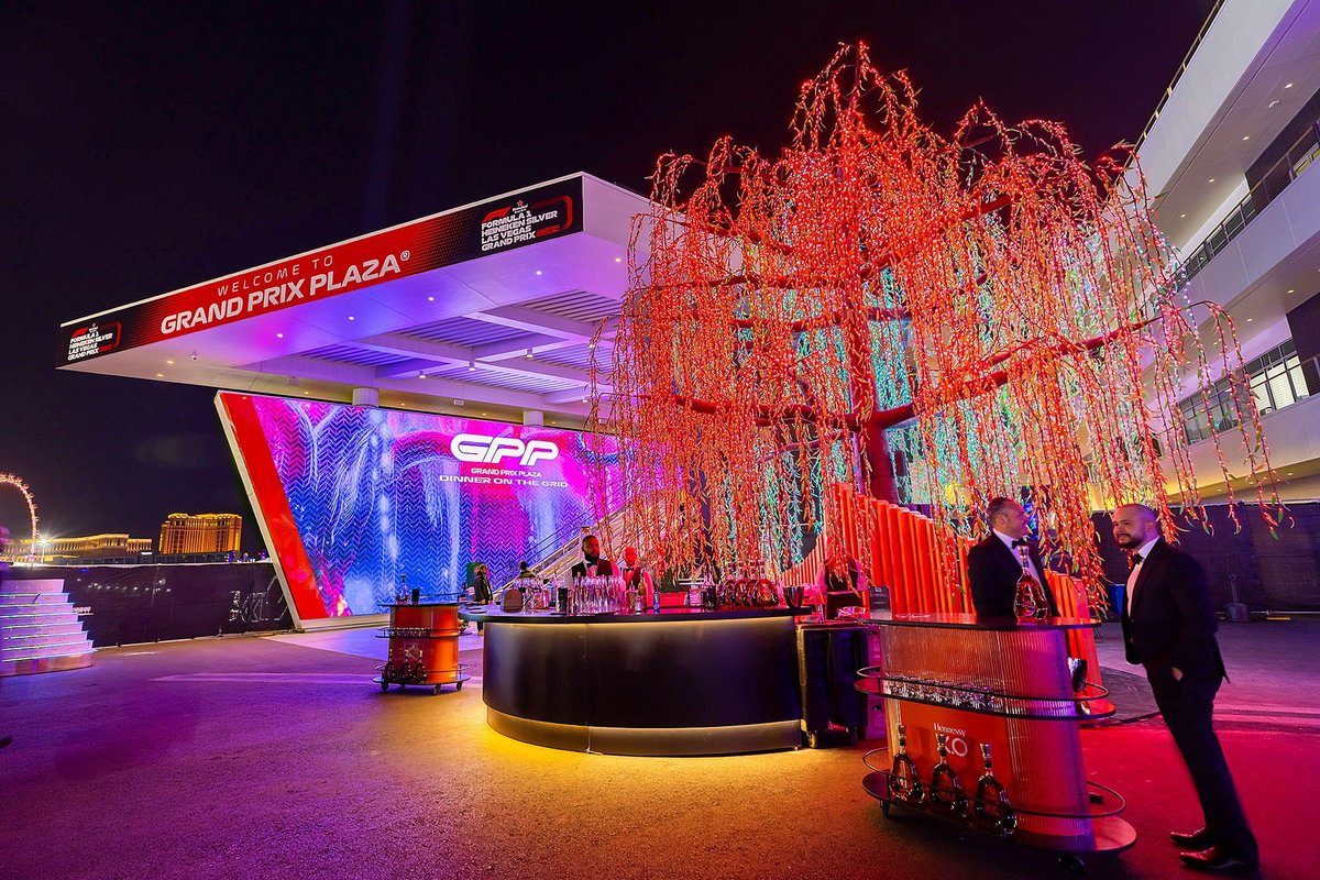BPSEventDesign's tweet photo. Lights, luxury, and speed! 🏁 Discover the highlights of the Formula 1 Las Vegas Grand Prix in BizBash’s feature article. A celebration of design, innovation, and adrenaline!
Read more 👉 https://t.co/RyI1052WoS 
#F1Vegas #BizBash #LuxuryEvents #BlueprintStudios #EventHighlights https://t.co/rWM4XdMB3d