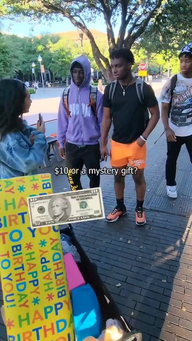 Free sub or Mystery Gift? ? https://t.co/PQtsGM97tF