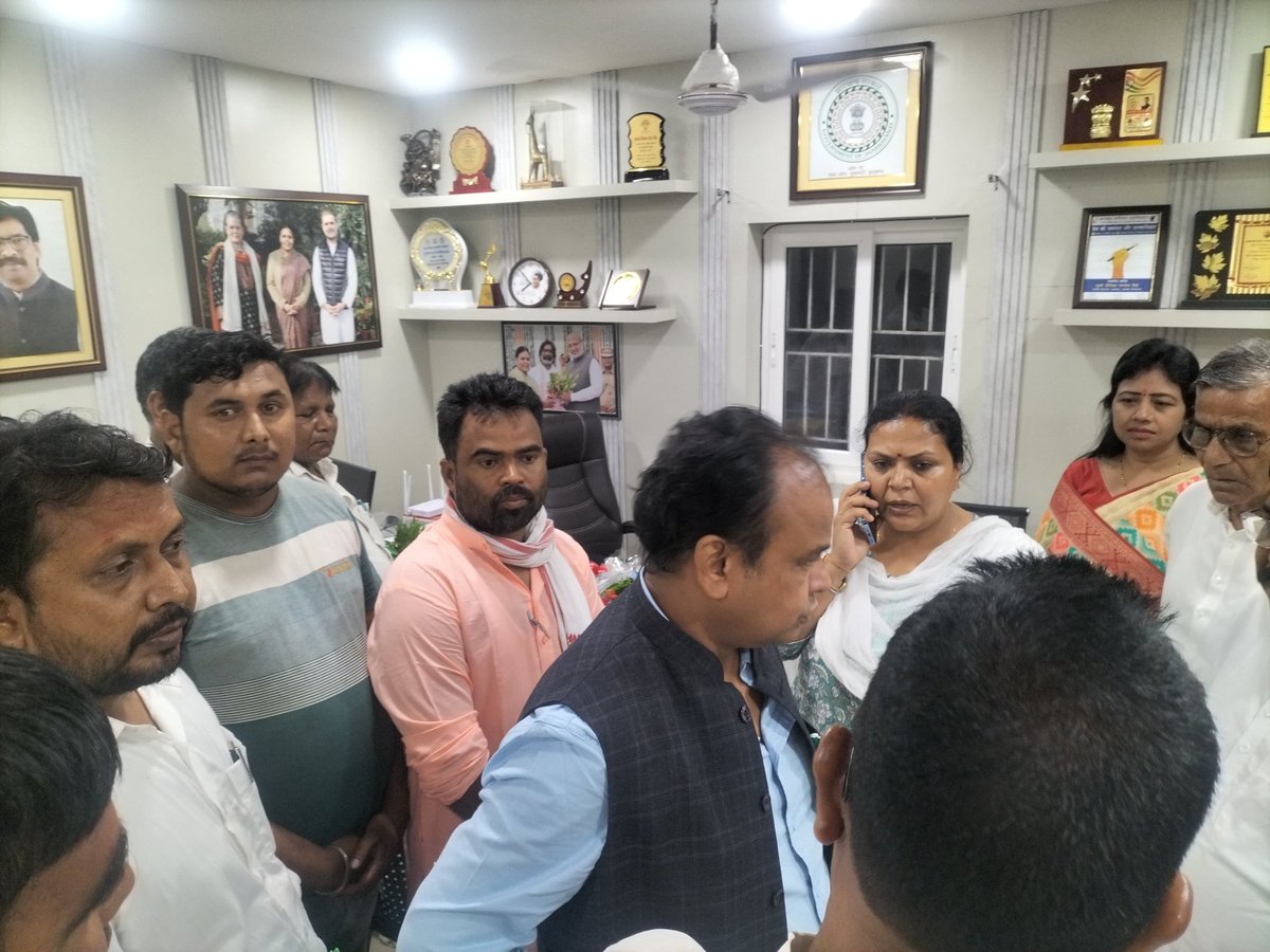 RawaniKu's tweet photo. @DipikaPS @INCIndia @INCJharkhand_ मैम  पंचायत को सुचारू रूप से चलाने के लिए पंचायत सहायकों को एक सम्मानजनक मानदेय देकर काम पर लगाने की कृपा करें क्योंकि हमसभी पंचायत में जमीनी स्तर से जुड़े रहते हैं जो जनता का दुख दर्द को अच्छी तरह से समझते हैं और हमलोग पंचायत का स्थानीय भी हैं दीदी आपको मंत्रीपद के लिए बहुत बधाई https://t.co/hjDcHlPxii