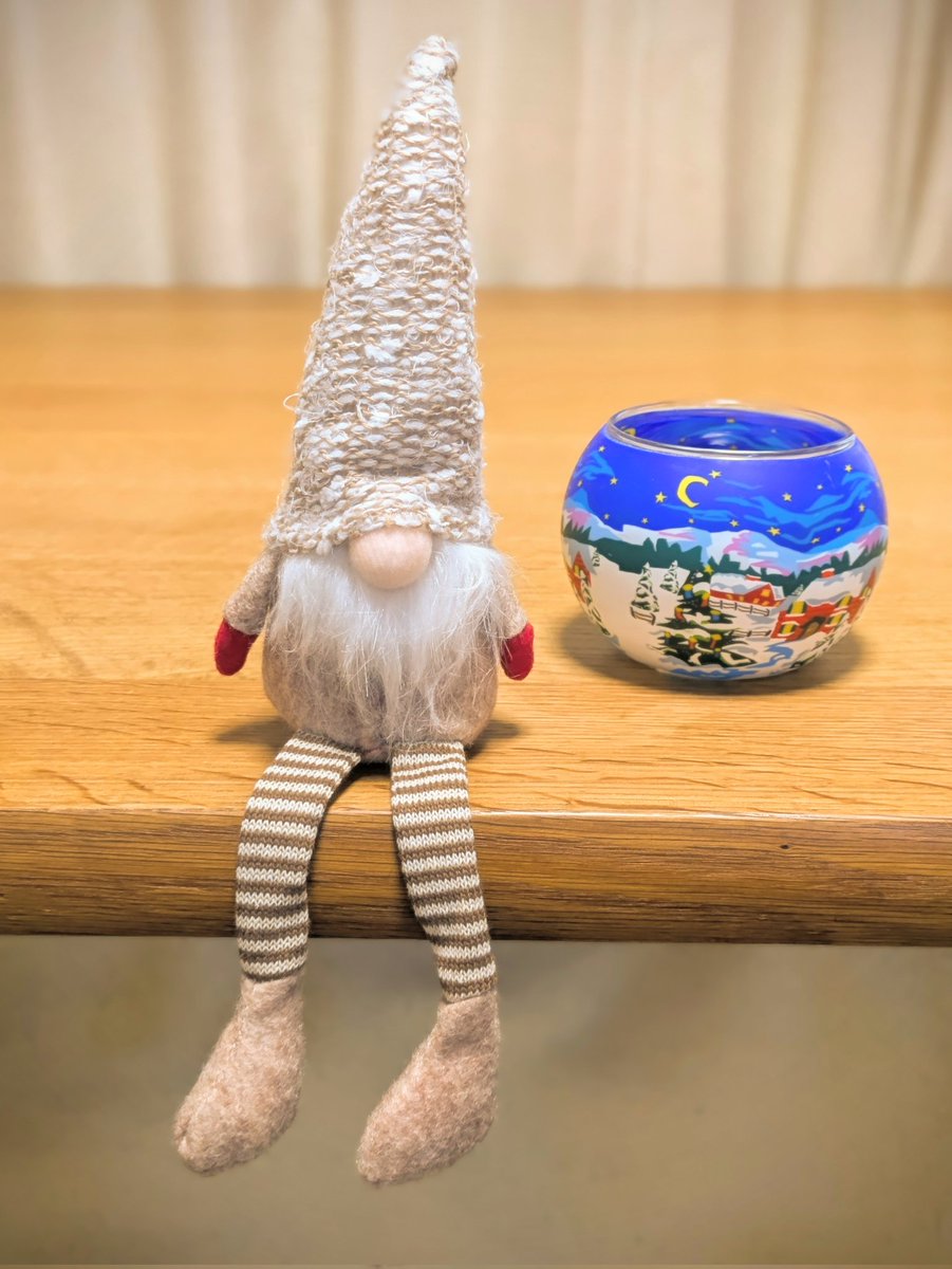 クリスマスマーケットから連れて帰ってきた、ちいさいおじ。
ただそこにいてくれる感じにほっこり。