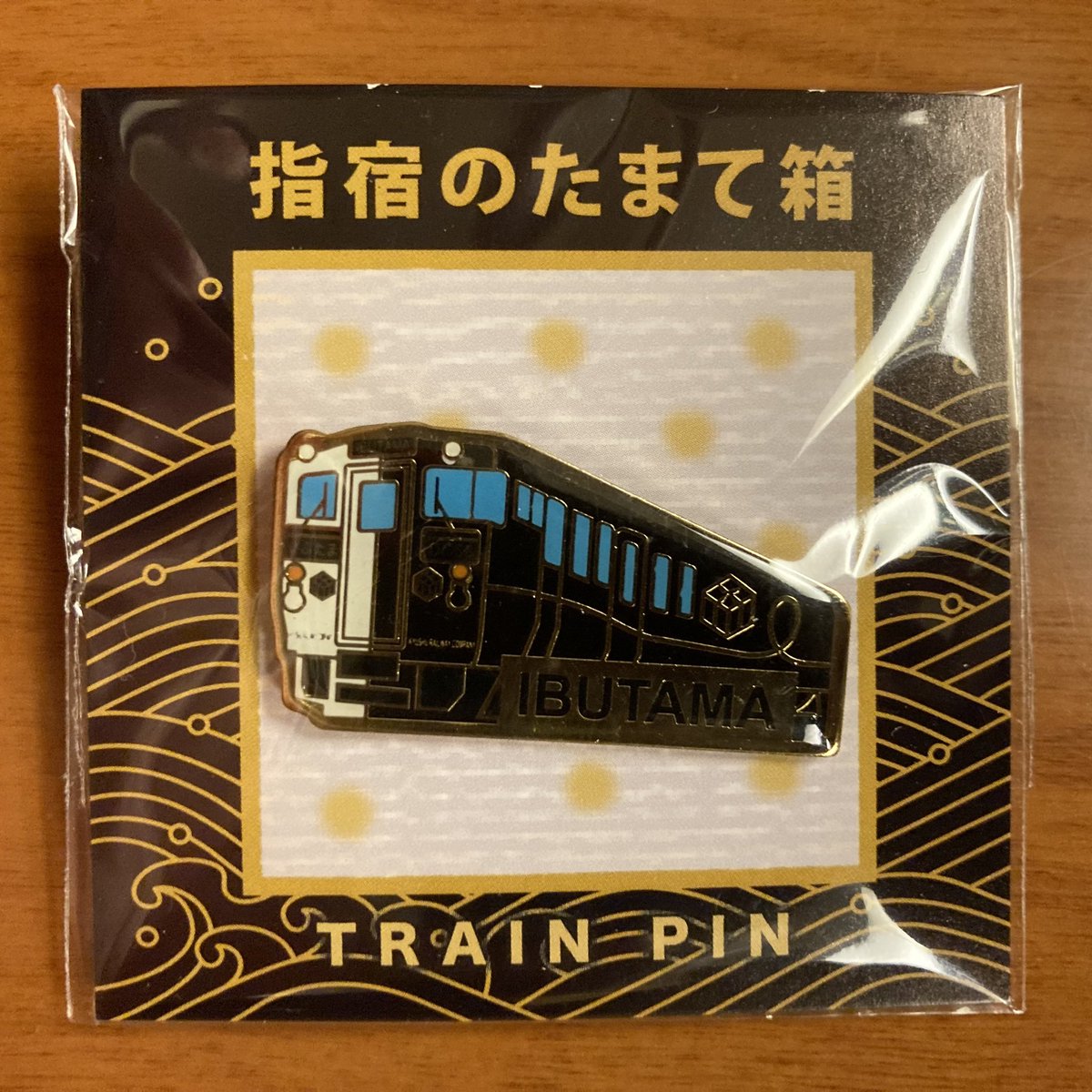 rhinoduck's tweet photo. 特急 指宿のたまて箱に乗りました。
桜島がよく見えました。
揺れがすごい中、乗務員の方が頑張ってらっしゃいました。 https://t.co/bk17jgNX18