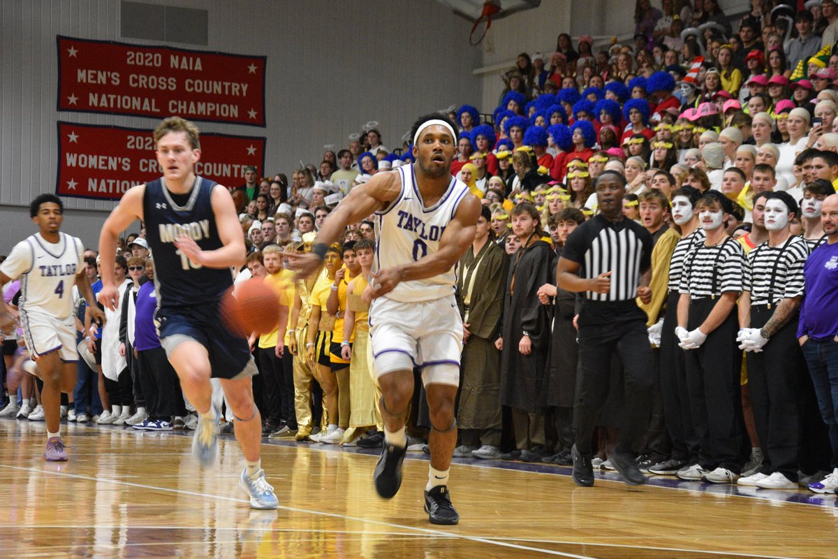 taylortrojans's tweet photo. MBB PHOTOS | Check out the full #TUSilentNight gallery from Taylor's electric 107-59 win in front of the best fans in the NAIA! | @taylor_hoops #TaylorMBB

https://t.co/bRrcQSUvfF https://t.co/nSWGbZqiyg