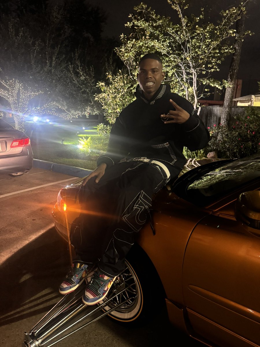 Lilmatthafool06's tweet photo. Yung Paid 🅿️laya https://t.co/Wf9HZRG5Y9