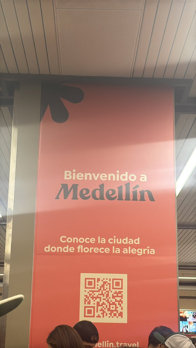Que llegues a una lugar que ha cambiado su marca y se ha reinventado turísticamente y tengas que esperar en migración más de tres horas, de entrada comprendes que el trabajo del gobierno debe ir de la mano con su promoción y la primera experiencia cuenta y mucho <a href="/AlcaldiadeMed/">Alcaldía de Medellín</a>