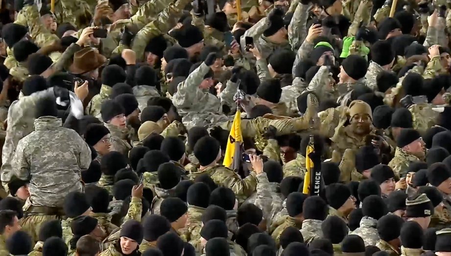 CFBONFOX's tweet photo. WHAT A NIGHT FOR ARMY 🥳🏆 https://t.co/ZSt2yxZ5Y5