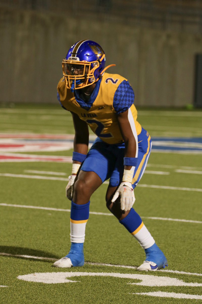 Coach_MarcWill's tweet photo. ROUND 5️⃣ US PLEASE‼️

My guy @QwaeWillis1 was on one tonight with 2️⃣ interceptions, both converted to TD’s 😤

#UnfinishedBusiness 
#2Left https://t.co/a1Z1rSUjnN
