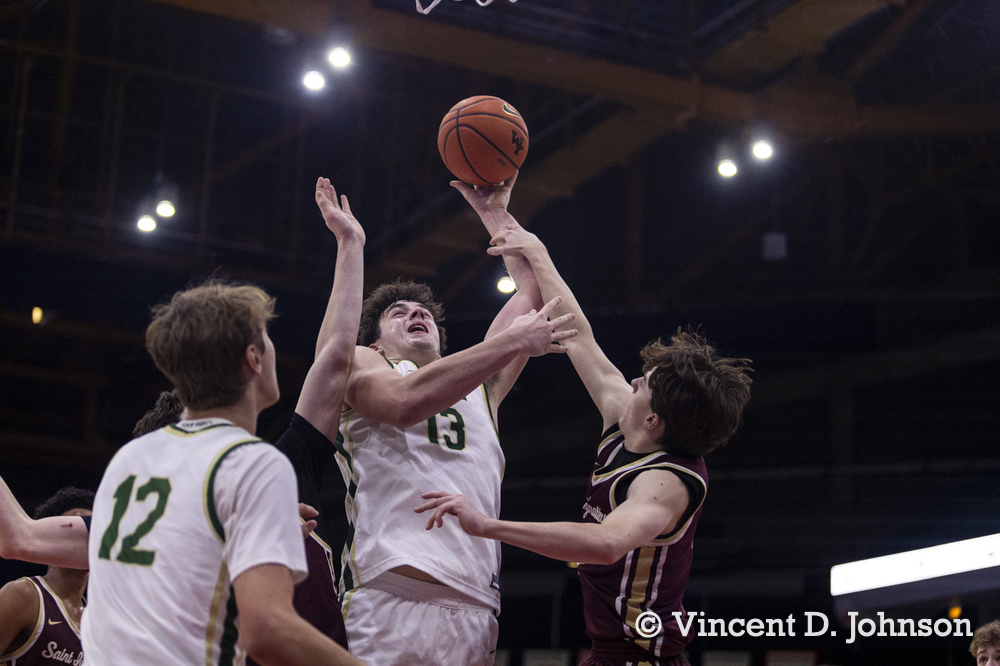VincentDJohnson's tweet image. Final from game 3 of the @ChiEliteClassic. 
#StIgnatius over #LaneTech 66-60. 
Back again tomorrow for 8 more games.

@LaneTechHoops @SIWolfpackBKB