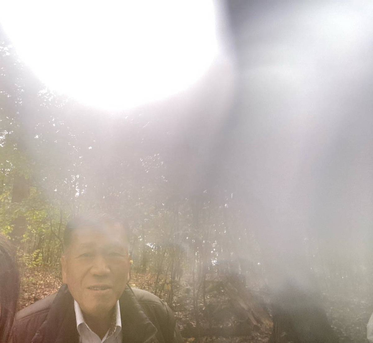 ginzalchemist's tweet photo. 山梨県「塩の山」で撮影された龍神召喚の霊光。
動画の中盤で、その神秘的な光が確認できます。
https://t.co/kMrnyEmQMk https://t.co/nXSEq4T2Ab
