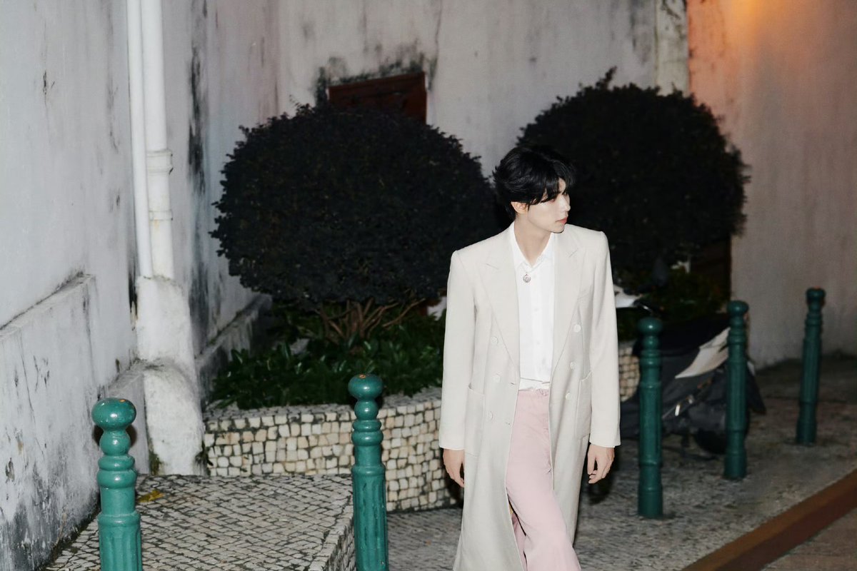 #LuoYizhou in second look for 2024 iQIYI Scream Night

More - weibo.com/2953908224/510…